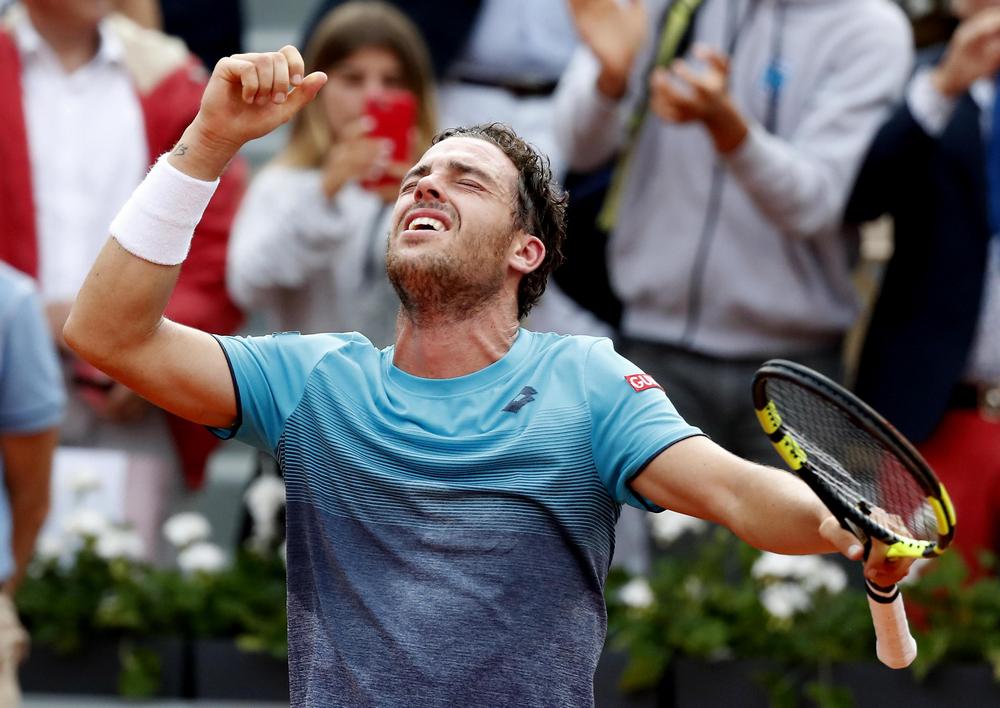 Cecchinato "storico": batte Djokovic e vola in semifinale al Roland Garros 40 anni dopo Barazzutti