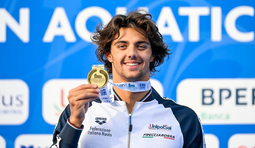 Europei Roma: oro Ceccon nei 100 dorso e azzurri della 4x100 mista, l'Italnuoto chiude con 35 medaglie