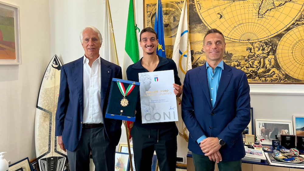 Sonego ritira il Collare d’Oro per la Coppa Davis, Malagò: “Grazie per quello che hai fatto e per ciò che farai” Sonego ritira il Collare d’Oro per la Coppa Davis, Malagò: “Grazie per quello che hai fatto e per ciò che farai”
