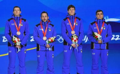 Bronze medal for four: the short track relay on the podium