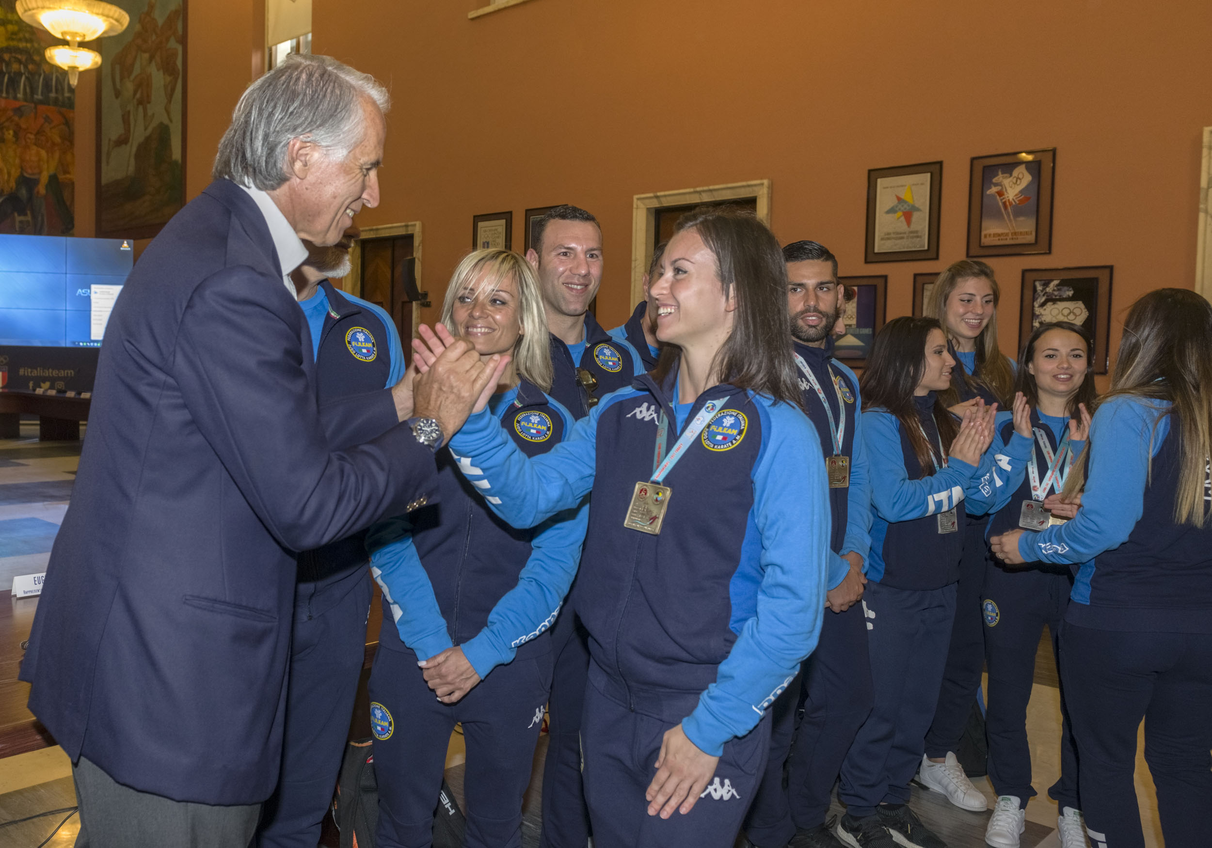 214 ©ZC_GMT_155239