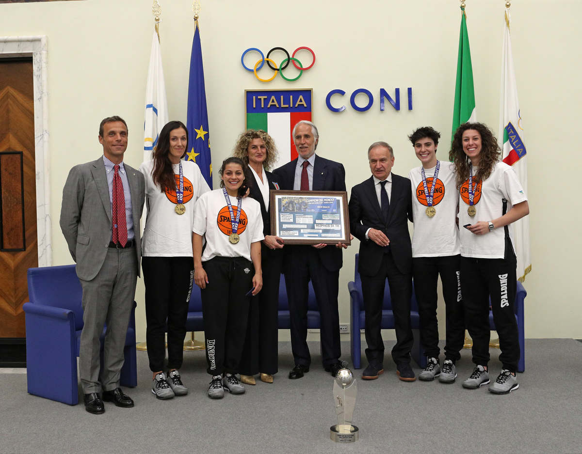 Malagò e Mornati incontrano con Petrucci le Campionesse del Mondo 3x3