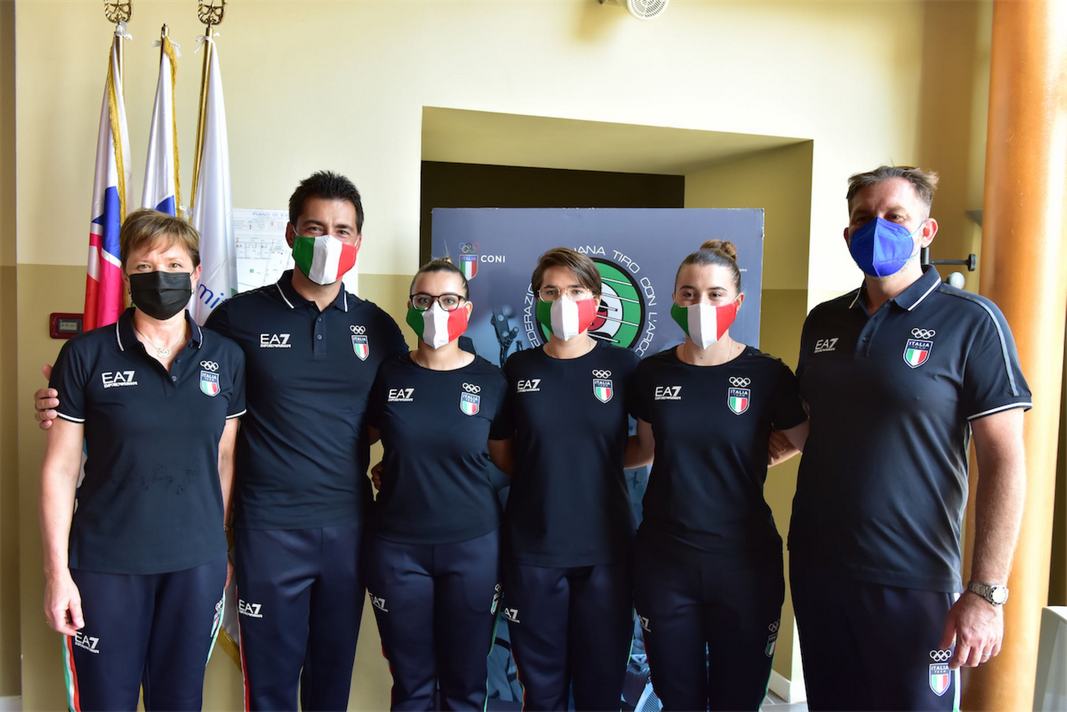 images/1-Primo-Piano-2021/1Glli_azzurri_con_i_coach._Da_sin._Natalia_Valeeva_Mauro_Nespoli_Chiara_Rebagliati_Lucilla_Boari_Tatiana_Andreoli_e_Matteo_Bisiani.JPG