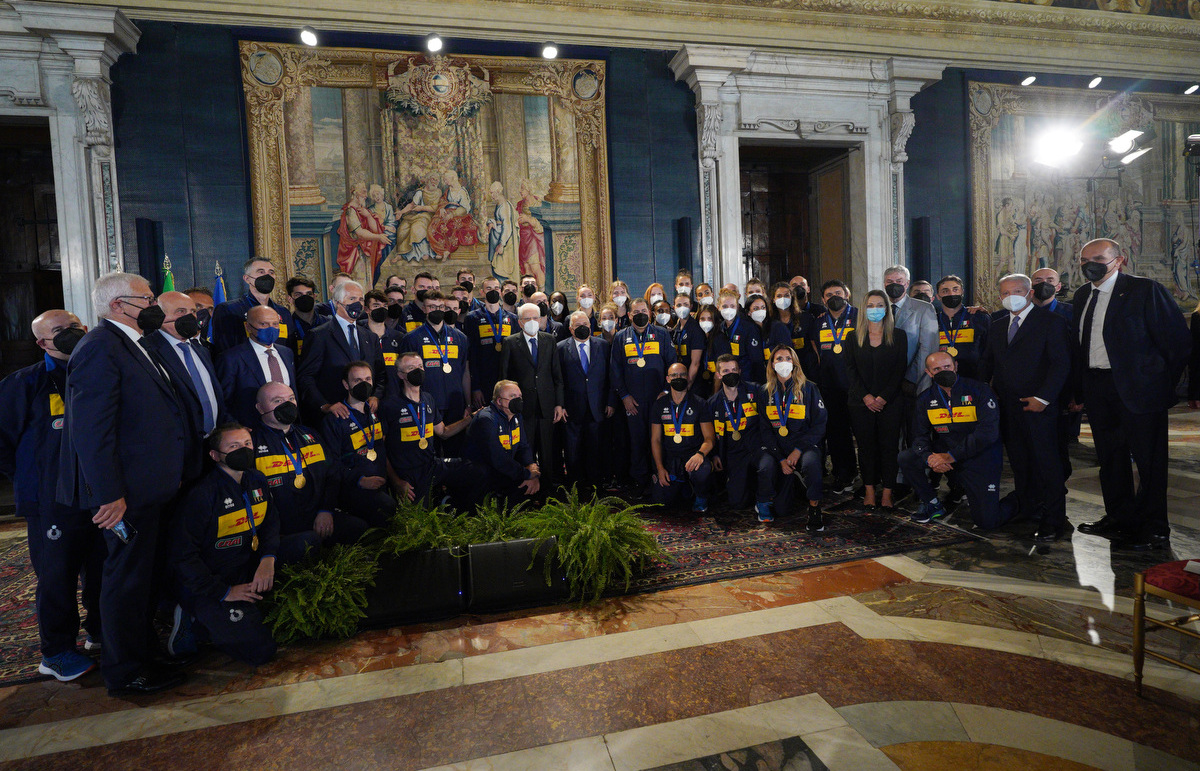 Mattarella e Draghi ricevono le campionesse e i campioni d'Europa. Malagò: doppio oro è un'impresa storica