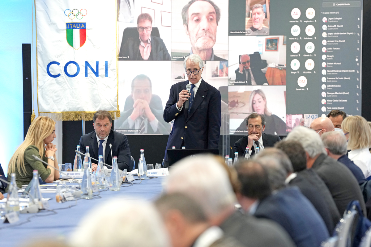 images/1-Primo-Piano-2022/CONI_CONSIGLIO_foto_Simone_Ferraro_SF105234_copia.jpg