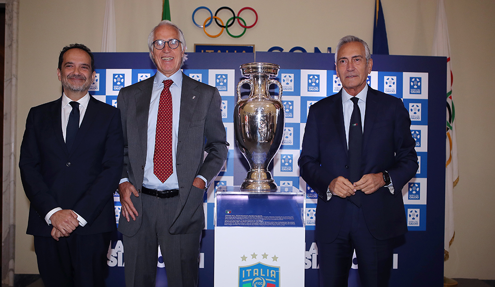 "La storia siamo noi", maglie e cimeli in mostra al Salone d’Onore. Malagò: “Onorati di ospitare il meglio del calcio italiano”