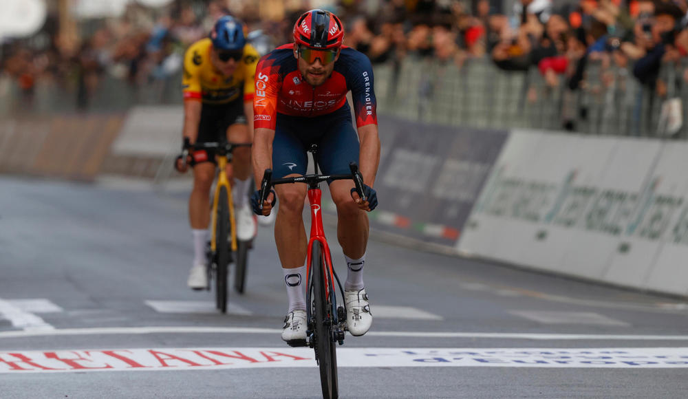 Ganna riporta l'Italia sul podio alla Milano-Sanremo: secondo dietro Van der Poel