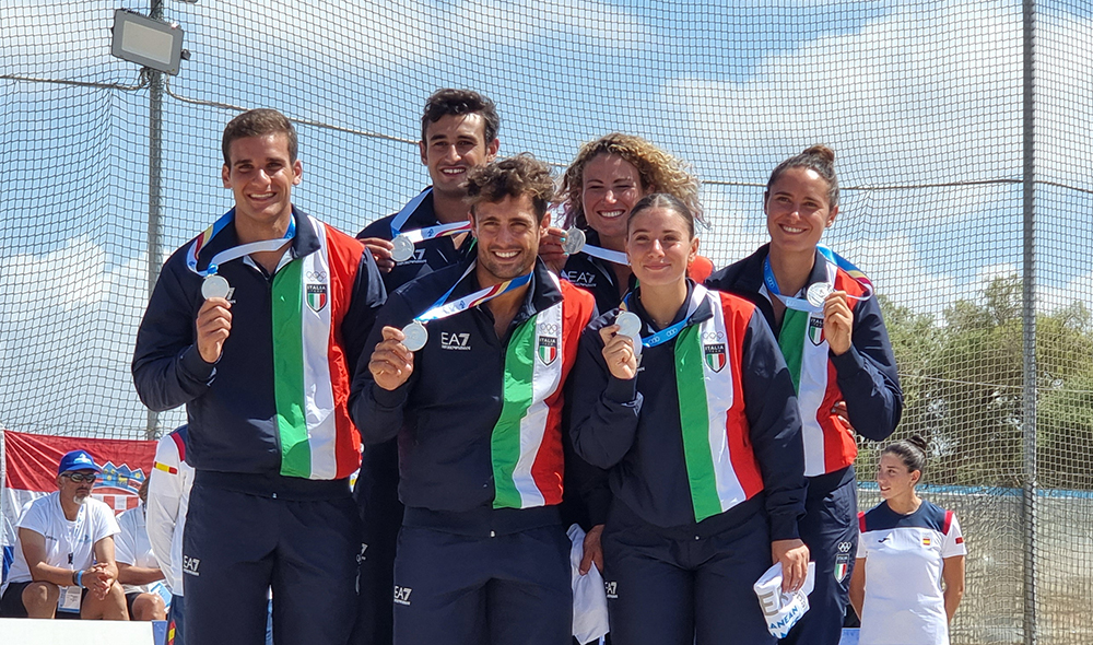 Ancora medaglie ad Heraklion: Indelicato d'oro nel beach wrestling, sei i podi di giornata. Beach handball in finale