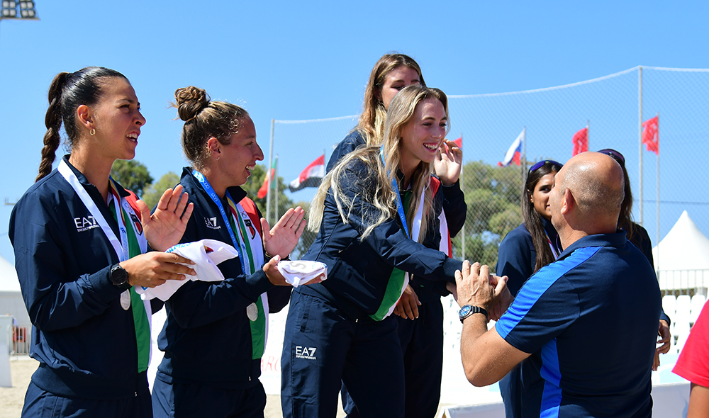 Ori azzurri a Heraklion da beach volley, beach tennis e nuoto pinnato. Italia Team prima nel medagliere con 42 podi