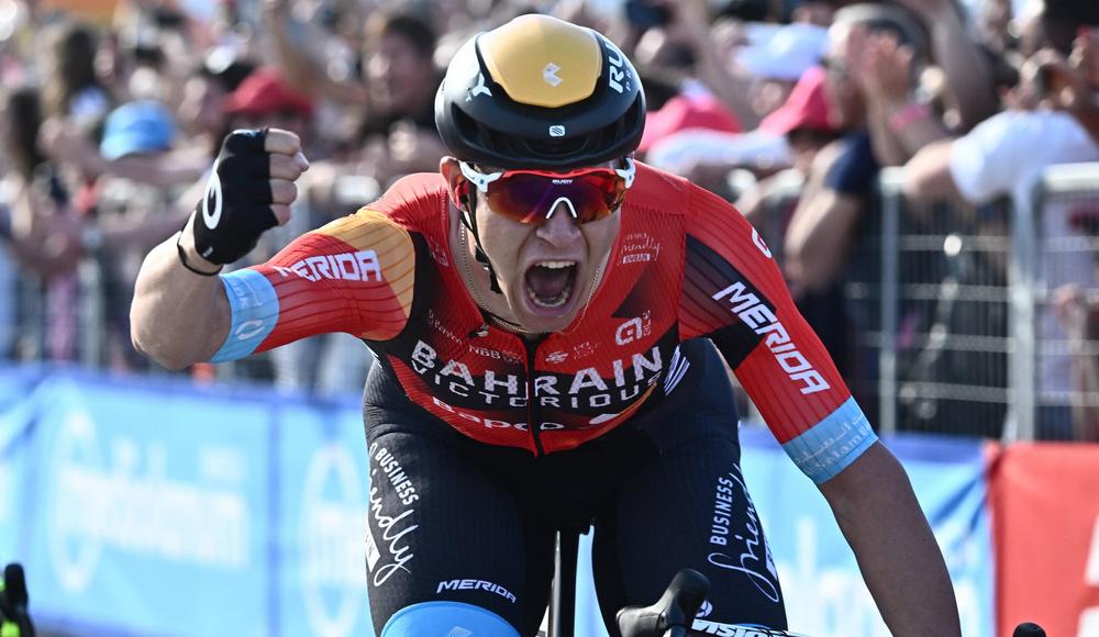 Jonathan Milan trionfa nella seconda tappa del Giro d'Italia