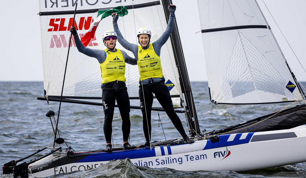 Nacra 17, inarrestabili Tita e Banti: la coppia azzurra si conferma campione del mondo 