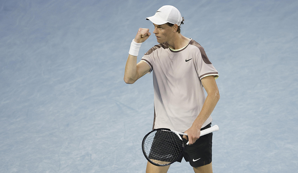 Il cielo è azzurro sopra Melbourne: Sinner batte Medvedev in rimonta e vince gli Australian Open. Malagò: "Stratosferico"