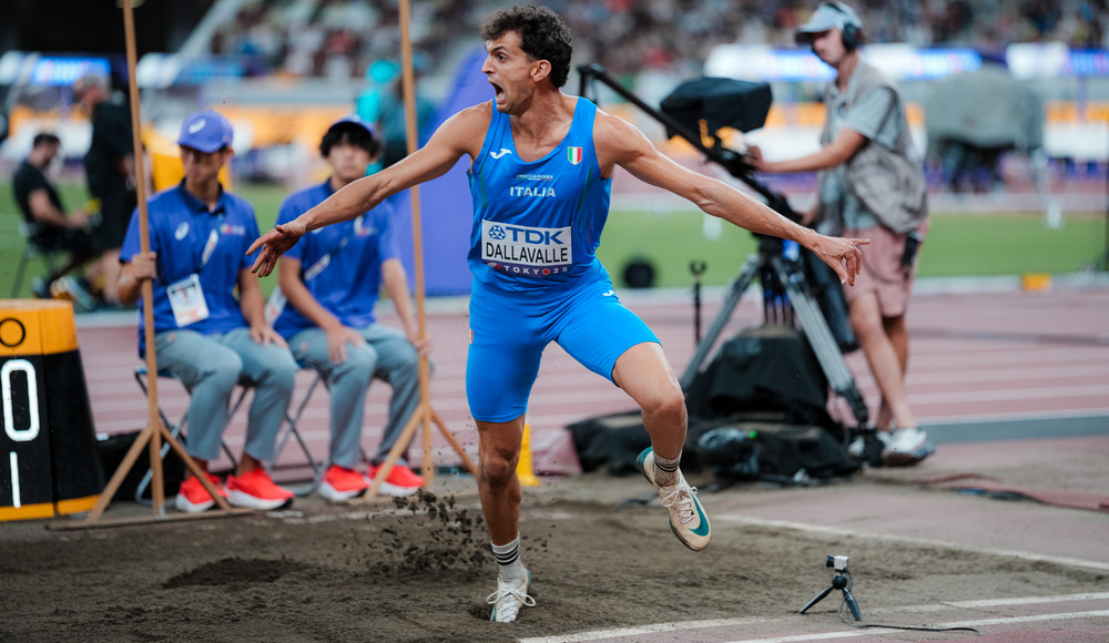 Mondiali, Andrea Dallavalle si tinge d'argento nel salto triplo: sesta medaglia a Tokyo per l'Italia