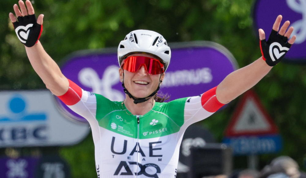 Giro d'Italia: Elisa Longo Borghini si regala il bis e vince il titolo per la seconda edizione consecutiva Giro d'Italia: Elisa Longo Borghini si regala il bis e vince il titolo per la seconda edizione consecutiva