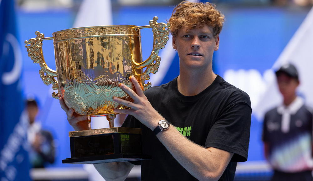 images/1-Primo-Piano-2025/Sinner_Trofeo_Beijing.jpg