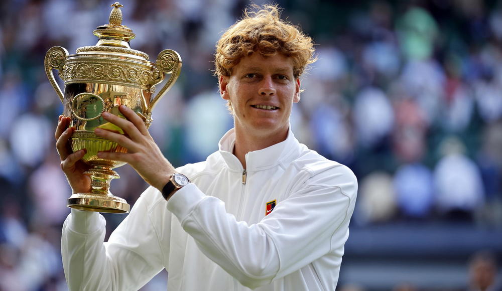 Wimbledon, Sinner annienta Alcaraz e fa la storia: è il primo azzurro di sempre a trionfare sull'erba di Londra Wimbledon, Sinner annienta Alcaraz e fa la storia: è il primo azzurro di sempre a trionfare sull'erba di Londra