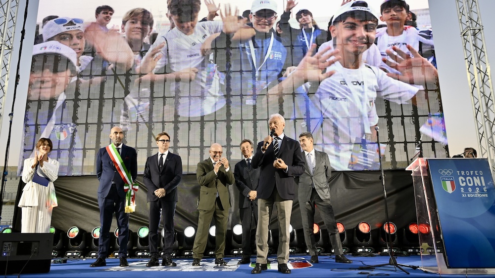 Trofeo CONI, grande spettacolo alla cerimonia di apertura di Bari. Buonfiglio: “È questa l’Italia che vince”