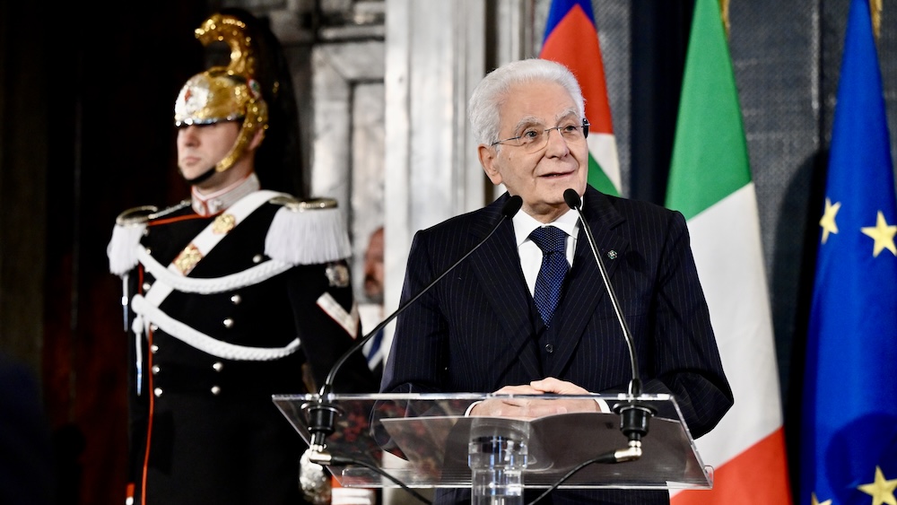 Riconsegnato il Tricolore di Milano Cortina 2026, Mattarella: “Pagina indimenticabile di emozioni e successi”