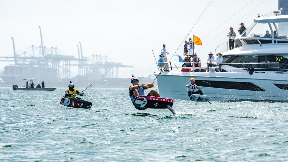 Pianosi chiude il Sailing Grand Slam con il secondo posto nel kite della Long Beach Olympic Classes Regatta, terza Maggetti nell’iQFOiL