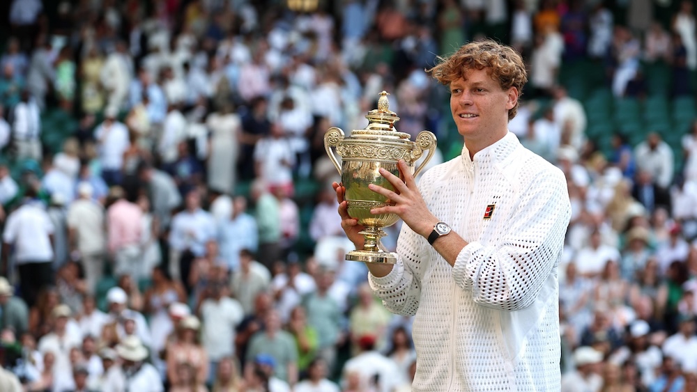 images/1-Primo-Piano-2026/Sinner_con_secondo_trofeo_Wimbledon.jpg