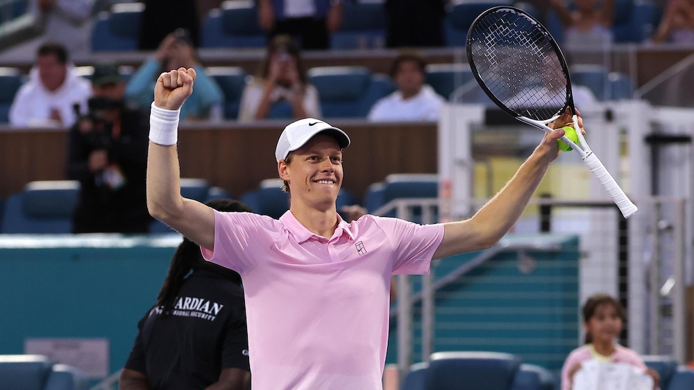 Jannik Sinner vince il Masters 1000 di Miami: l’azzurro è il primo giocatore a firmare il Sunshine Double senza perdere un set