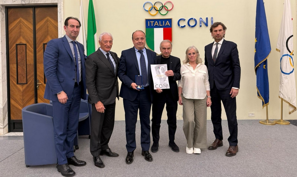 Il Presidente Buonfiglio consegna la Palma d’Oro al ct dell'Italbasket femminile Capobianco