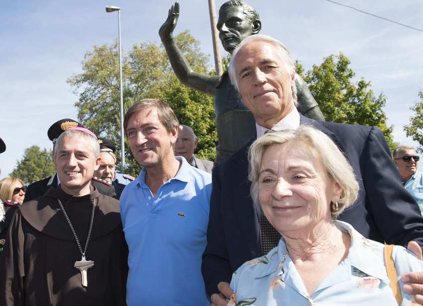 Fausto Coppi returns to Castellania. Malagò inaugurates the statue realised for Rome 1960