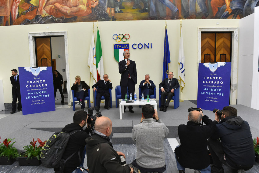 Presentato il libro di Franco Carraro "Mai dopo le ventitrè"