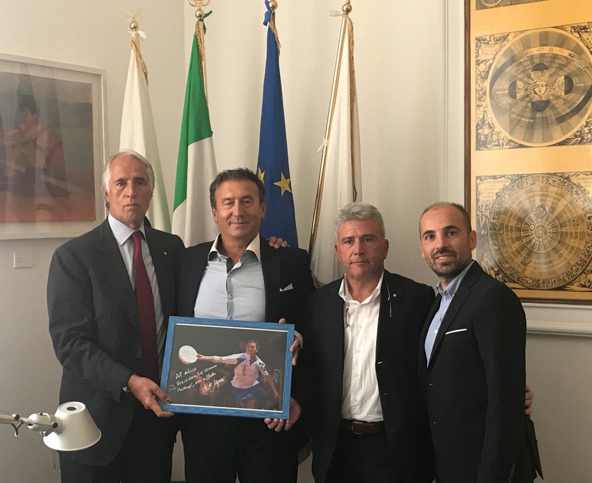 Un incontro nel ricordo di Alice Magnani. Malagò ha ricevuto il padre della campionessa di tamburello