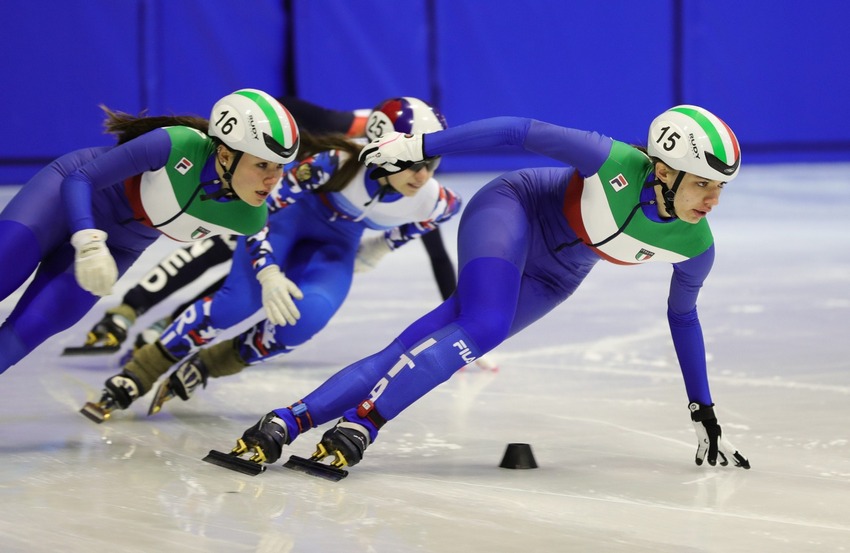 Betti (short track) chiude il medagliere con un argento. L'Italia saluta Sarajevo con Ploner portabandiera