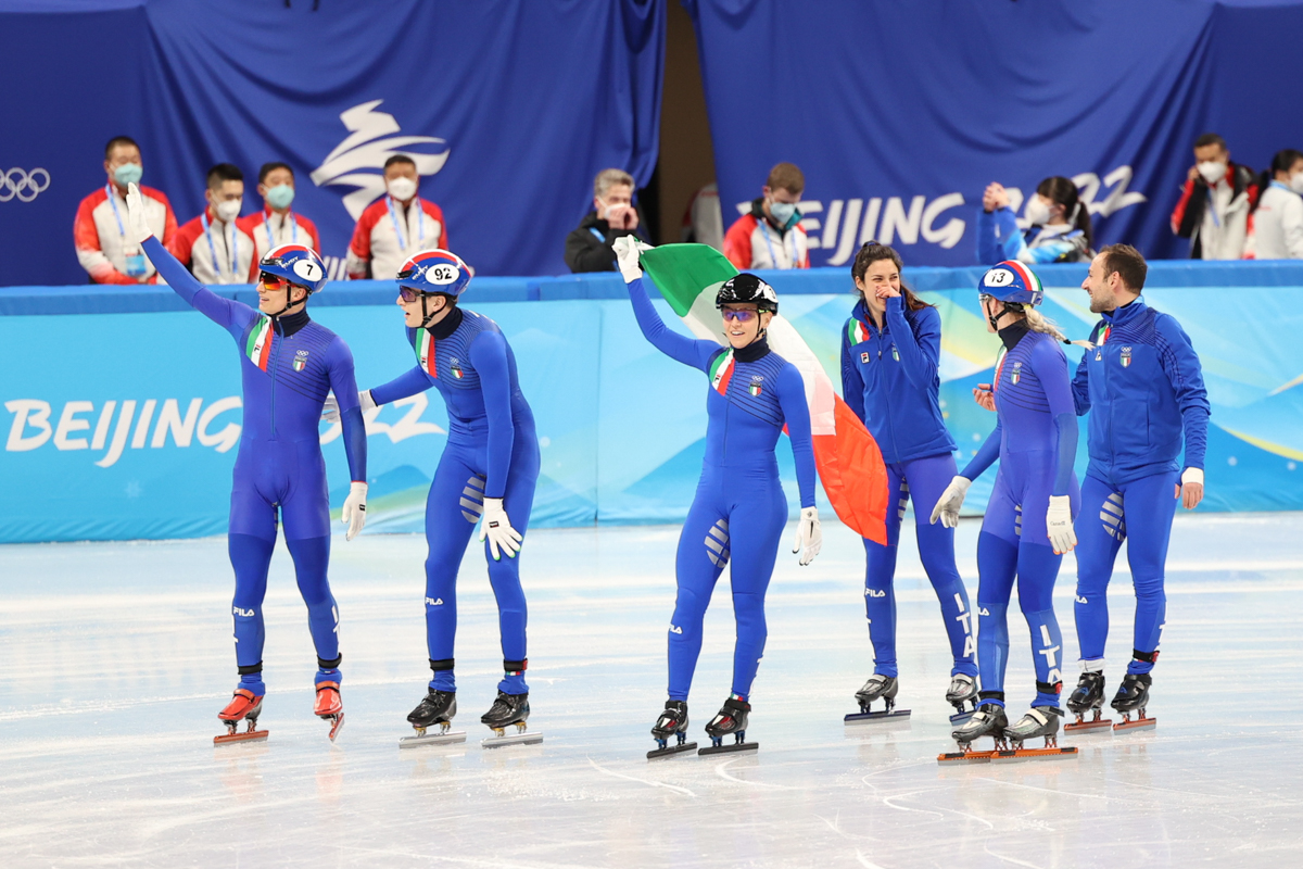 Italia Team ancora d'argento! La staffetta mista è seconda all'esordio a Pechino 2022. Malagò: "Ho urlato di gioia per queste due medaglie storiche"