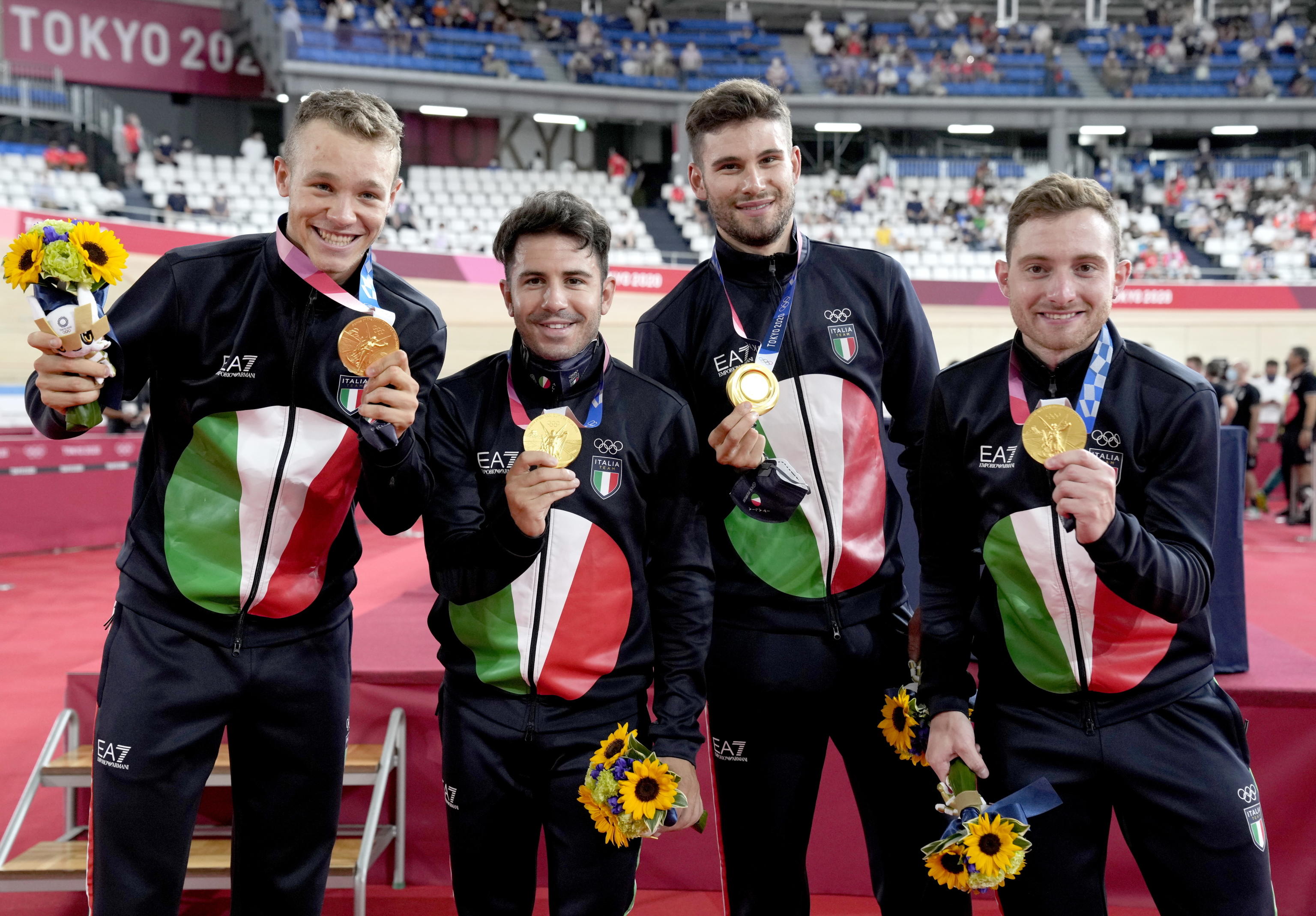 Quartetto azzurro spaziale: oro con record del mondo. É la 30ª medaglia dell'Italia ai Giochi