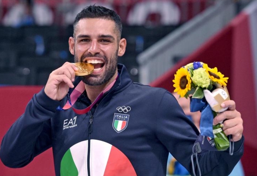 Luigi Busà vince l'oro anche fuori dal tatami: appello a favore della vaccinazione