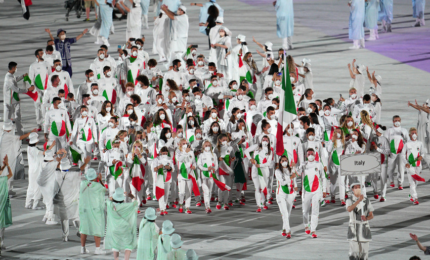 The curtain rises on the Games. The Italian tricolour waves in the hands of Jessica Rossi and Elia Viviani