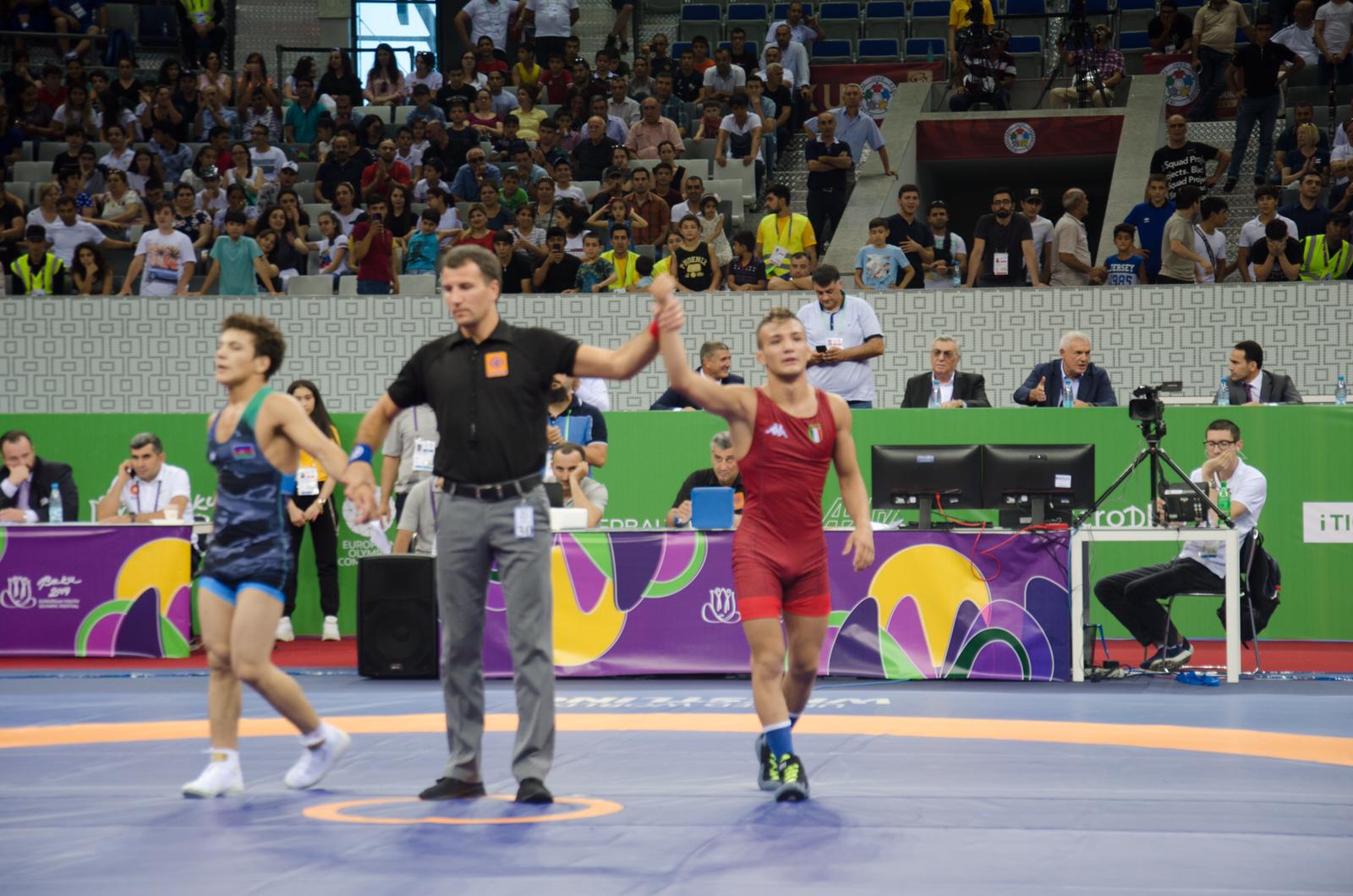 Italia subito d'oro a Baku: Piroddu trionfa nella lotta libera. E la Toniolo sfila con il tricolore