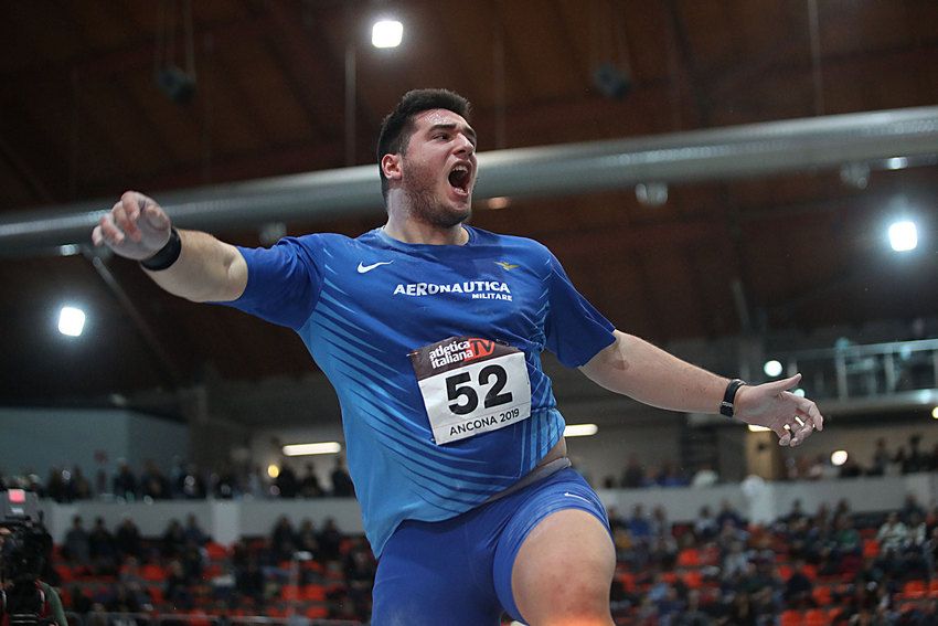 Impresa di Leonardo Fabbri: a 22 anni migliora il primato italiano indoor del peso 33 anni dopo Andrei