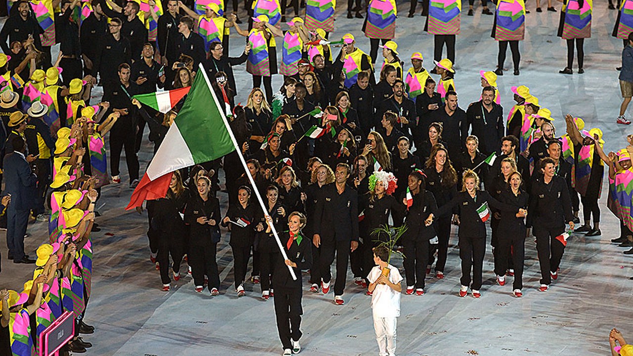 Pellegrini leads Italy and opens the Games. "I am proud to be the Italian flag-bearer, a night to remember"