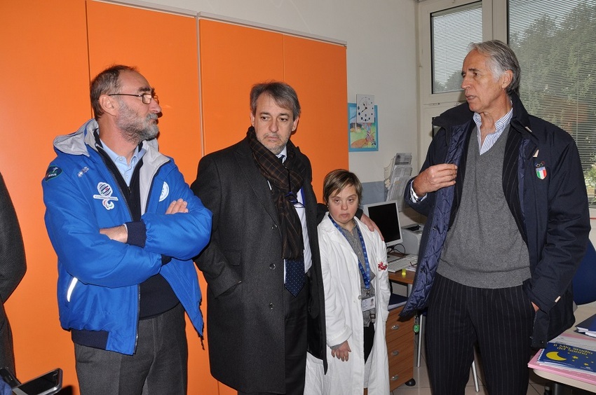 Malagò visita l'ospedale pediatrico Bambino Gesù, "lo sport può aiutare a trovare la felicità"