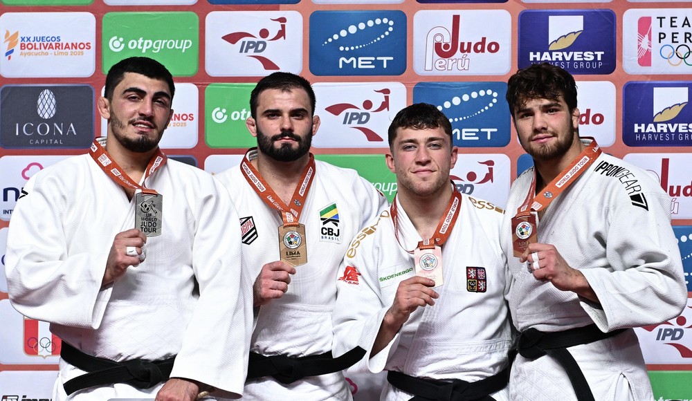 Falcone_Podium.jpg