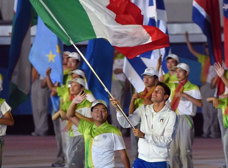 Sabbioni as flag bearer in the closure ceremony of the Dreams Games, goodbye until Buenos Aires 2018