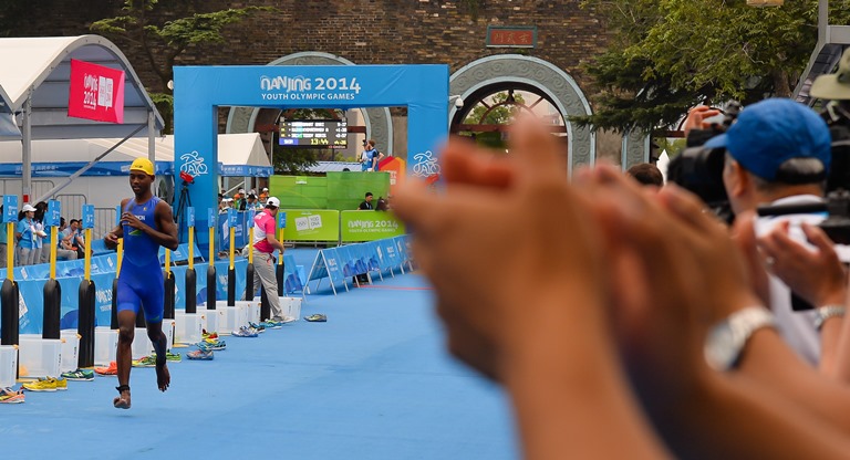 Italy gains 13 medals with Soldati (silver team in Triathlon). Azzurri today in field. 