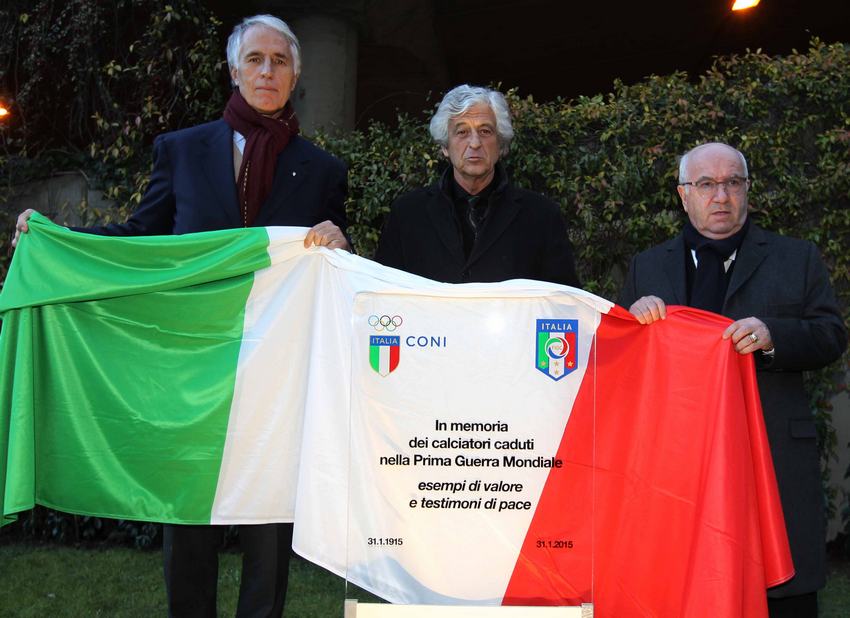 Malagò e Tavecchio inaugurano la stele a ricordo dei calciatori caduti nella Prima Guerra Mondiale