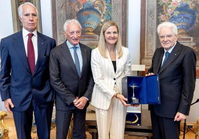 Agli italiani la Coppa Olimpica per aver Milano Cortina 2026. Collare Olimpico a Mattarella, Meloni, Salvini, Giorgetti e Abodi