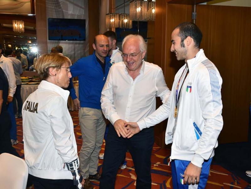 festeggiamentiboxenuotoschermamezzelanigmt008 festeggiamentiboxenuotoschermamezzelanigmt008