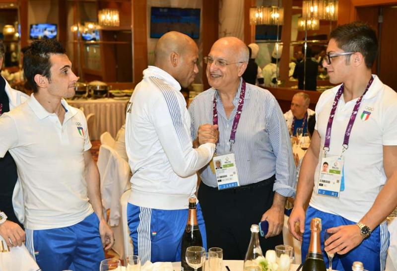 festeggiamentiboxenuotoschermamezzelanigmt009 festeggiamentiboxenuotoschermamezzelanigmt009