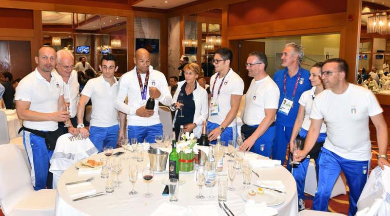 festeggiamentiboxenuotoschermamezzelanigmt010 festeggiamentiboxenuotoschermamezzelanigmt010