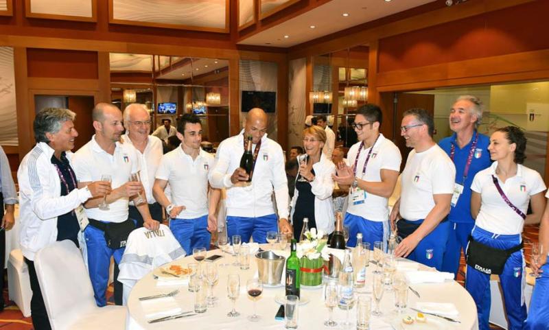 festeggiamentiboxenuotoschermamezzelanigmt011 festeggiamentiboxenuotoschermamezzelanigmt011