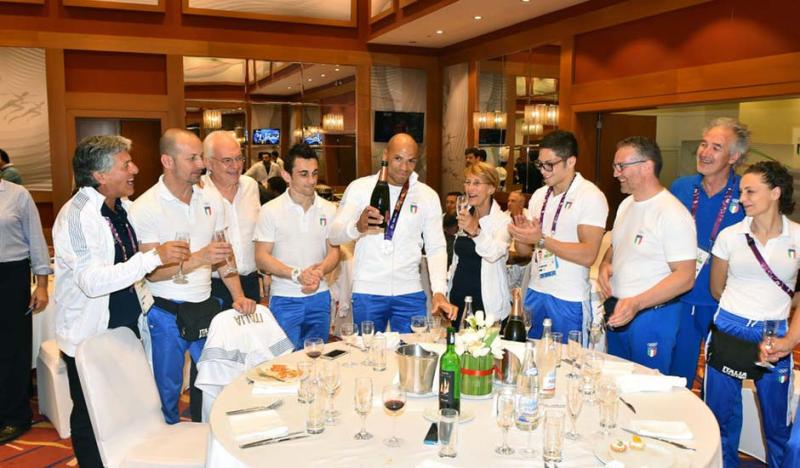 festeggiamentiboxenuotoschermamezzelanigmt012 festeggiamentiboxenuotoschermamezzelanigmt012