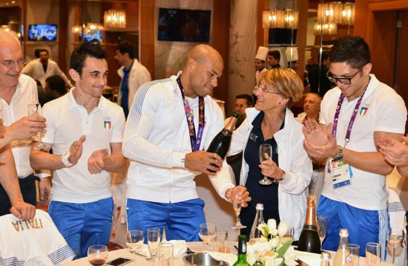 festeggiamentiboxenuotoschermamezzelanigmt014 festeggiamentiboxenuotoschermamezzelanigmt014