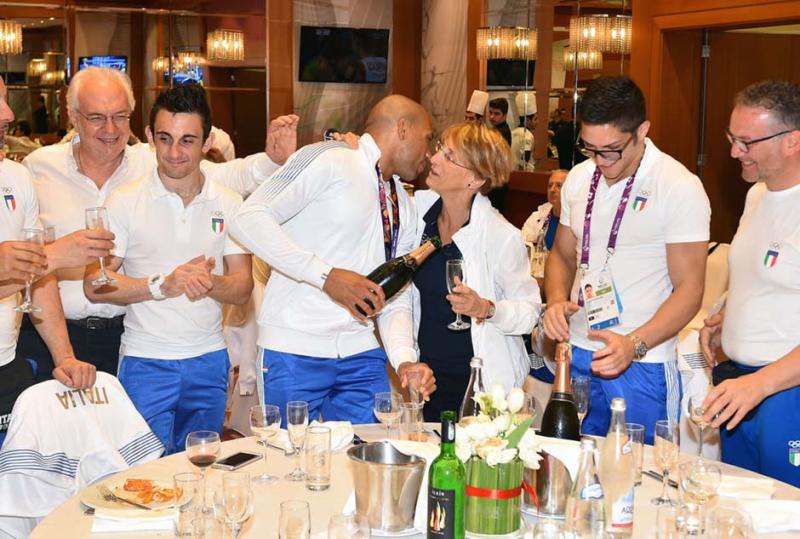 festeggiamentiboxenuotoschermamezzelanigmt015 festeggiamentiboxenuotoschermamezzelanigmt015